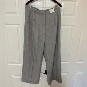 NWT Abercrombie & Fitch Sloane Tailored Pant - color light gray. Size 32